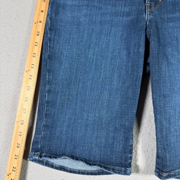 Levi Strauss & Co Womens Classic Bermuda Shorts Blue Denim Size 30 Medium Wash - Picture 5 of 15